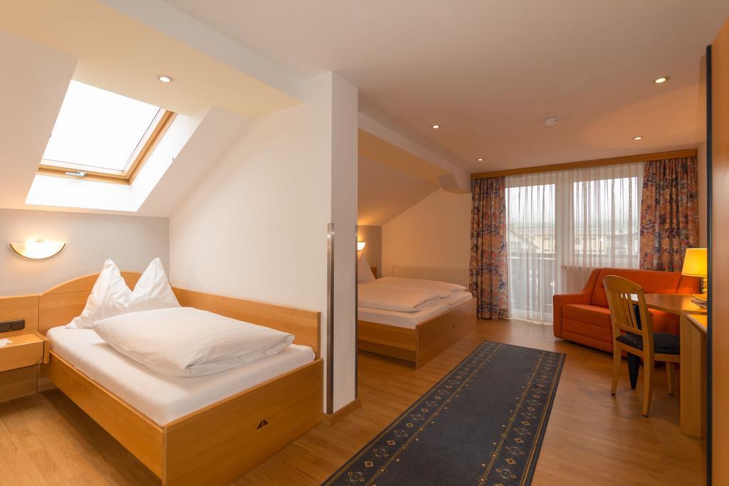 Gasthof Neuwirt Eugendorf Chambre photo