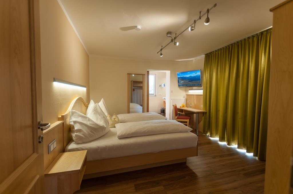 Gasthof Neuwirt Eugendorf Chambre photo