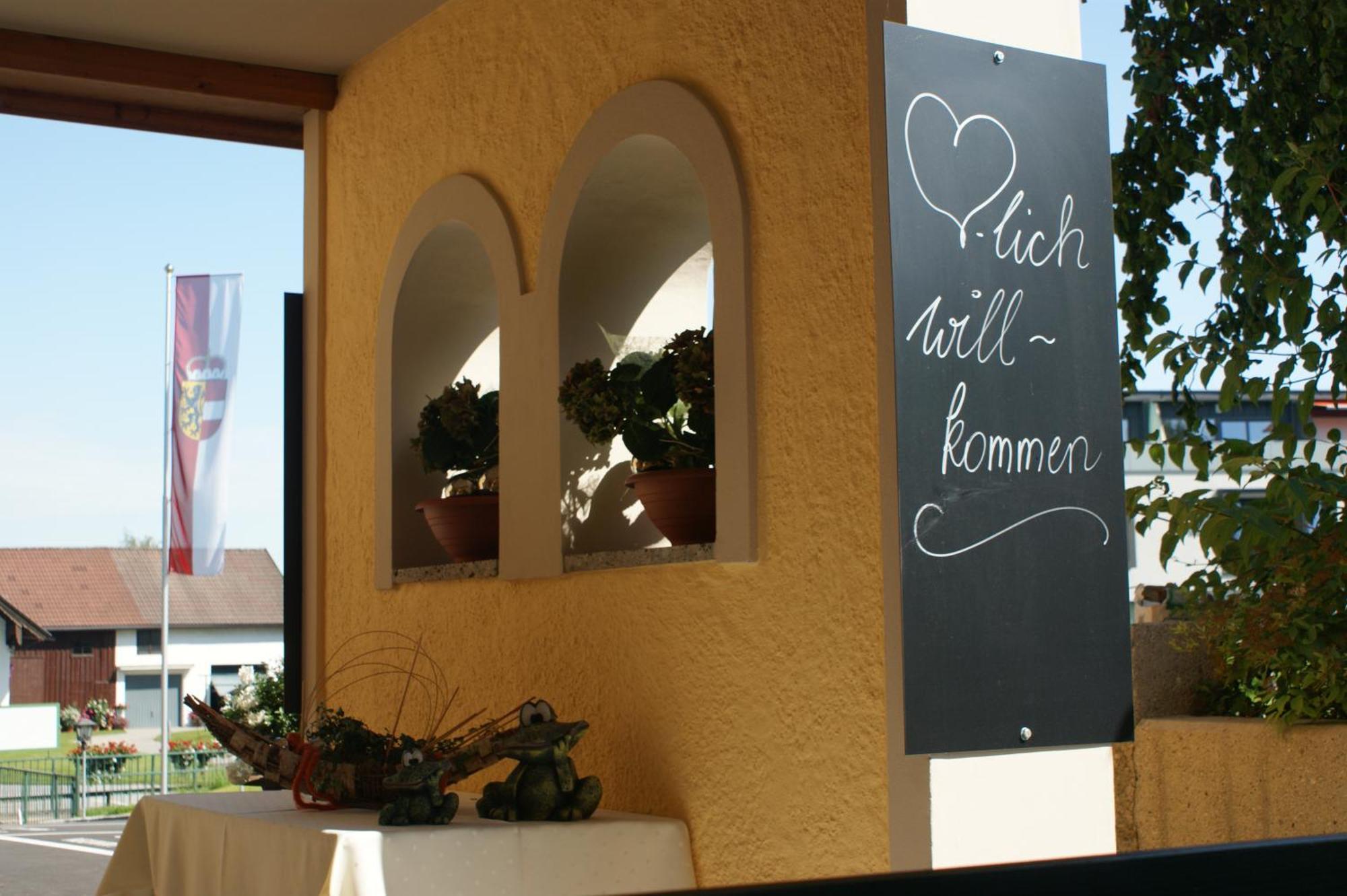 Gasthof Neuwirt Eugendorf Extérieur photo