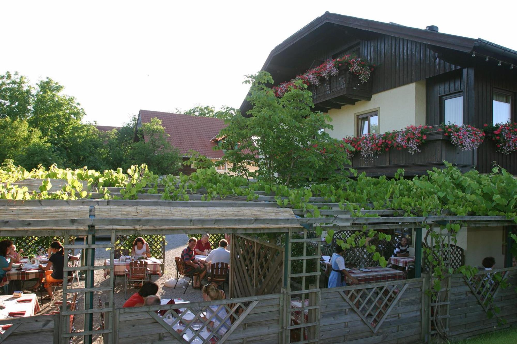 Gasthof Neuwirt Eugendorf Extérieur photo