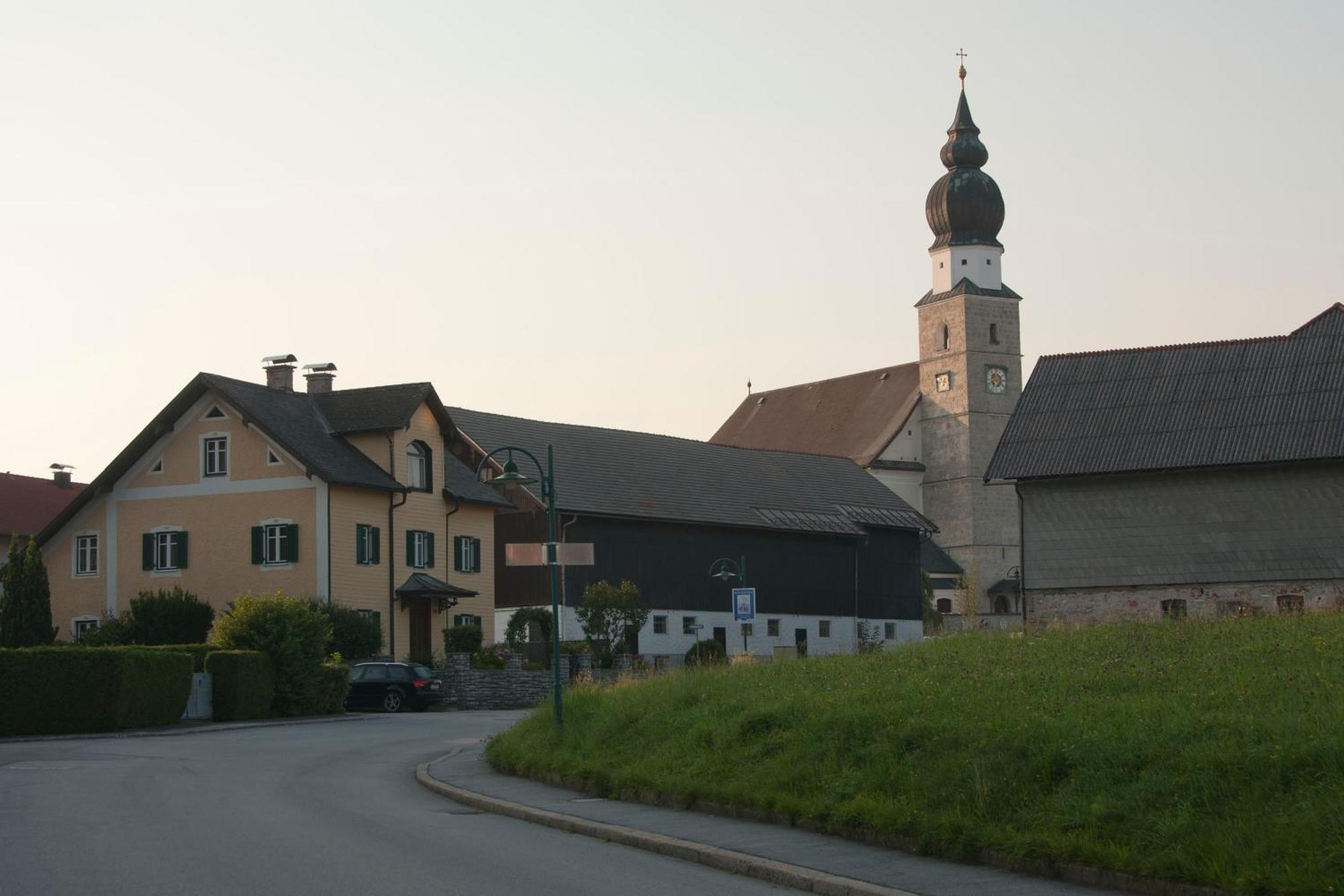 Gasthof Neuwirt Eugendorf Extérieur photo