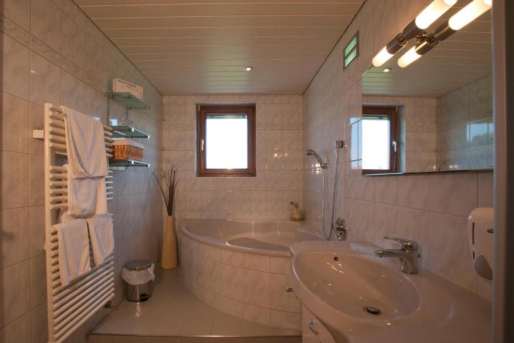 Gasthof Neuwirt Eugendorf Chambre photo