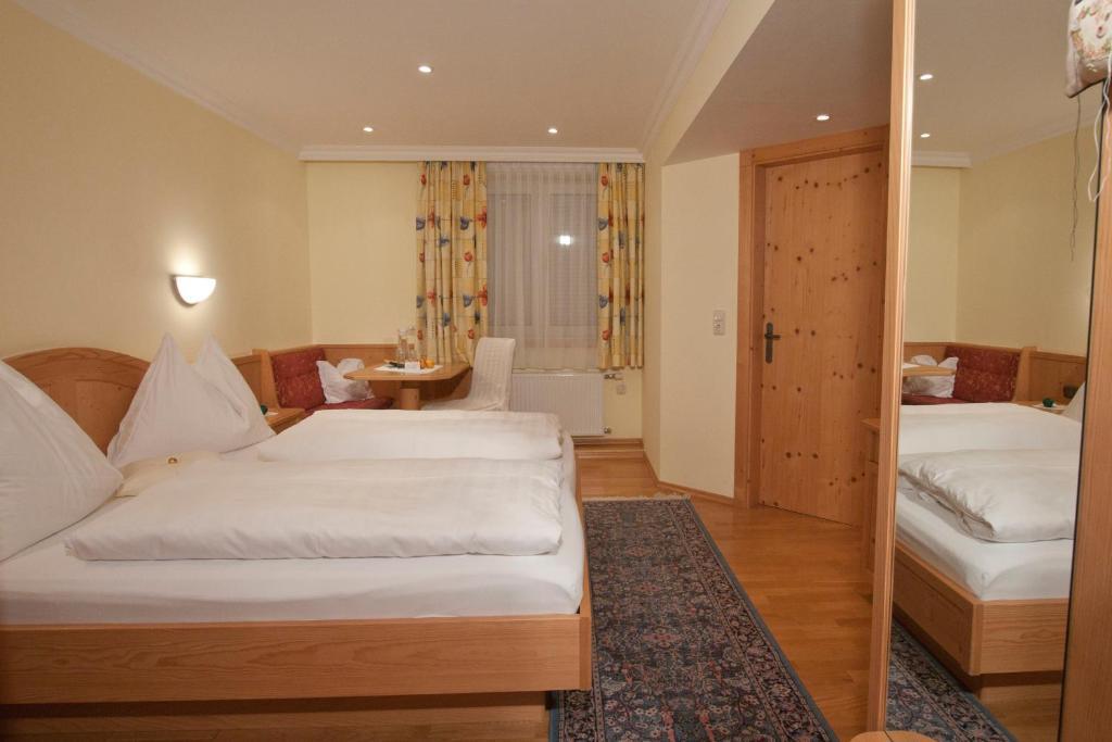 Gasthof Neuwirt Eugendorf Chambre photo
